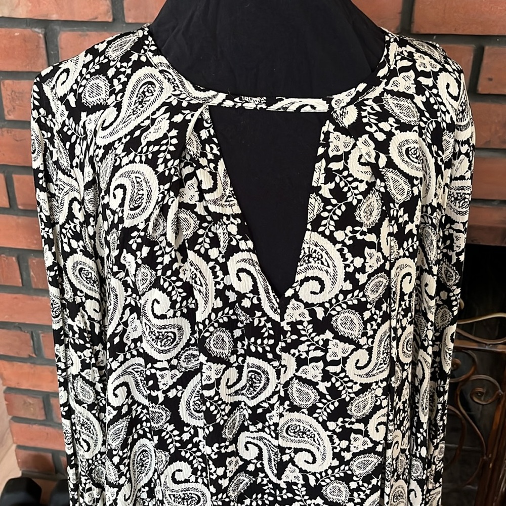 Gorgeous print paisley Boutique top ladies flowy top more of a cream and black - Picture 2 of 4